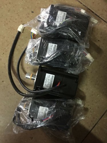 1PC  YASKAWA AC SERVO MOTOR  SGM-02A3SU12  NEW ORIGINAL EXPEDITED SHIPPING