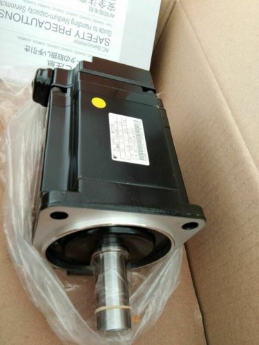 1PC  YASKAWA AC SERVO MOTOR  SGMAS-06A2A21  NEW EXPEDITED SHIPPING