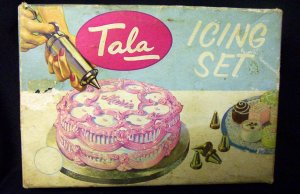 Tala Icing Set with 14 different decorator tips - complete