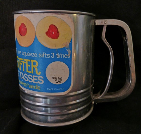 Levco Flour Sifter 5.25" High x 4" Diameter