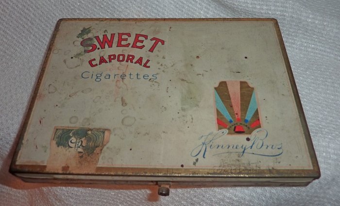 Sweet Caporal Kinney Bros cigarette vintage tin 1940s