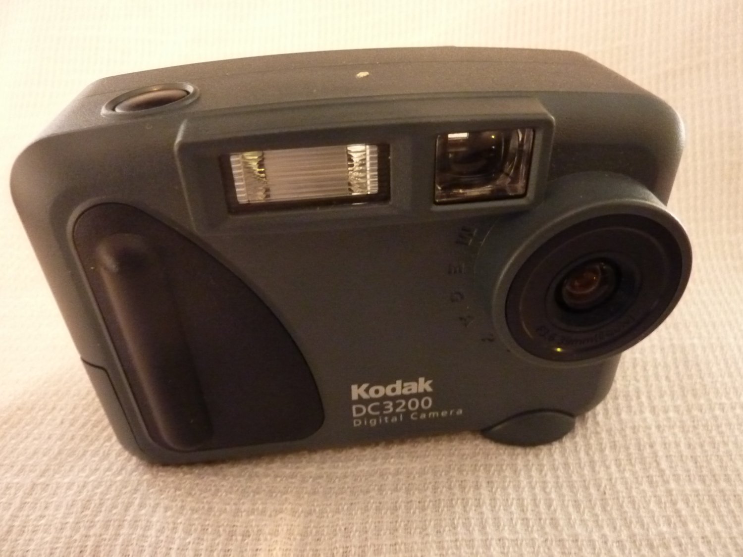 Kodak DC3200 Digital Camera