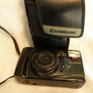 Samsung AF Zoom 770 35 MM Camera - with Case