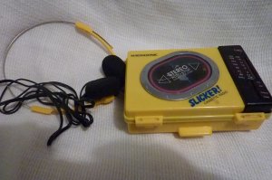 Magnasonic Stereo Auto Stop Portable Cassette AM/FM Player complete with Ear phones and Field Case