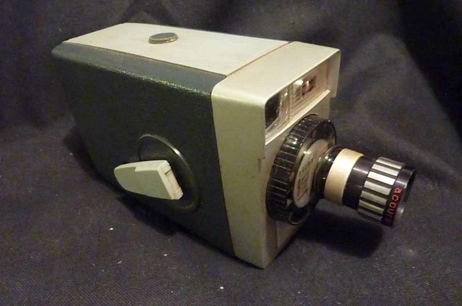 VINTAGE KODAK BROWNIE 8 MOVIE CAMERA WITH TELEPHOTO LENS