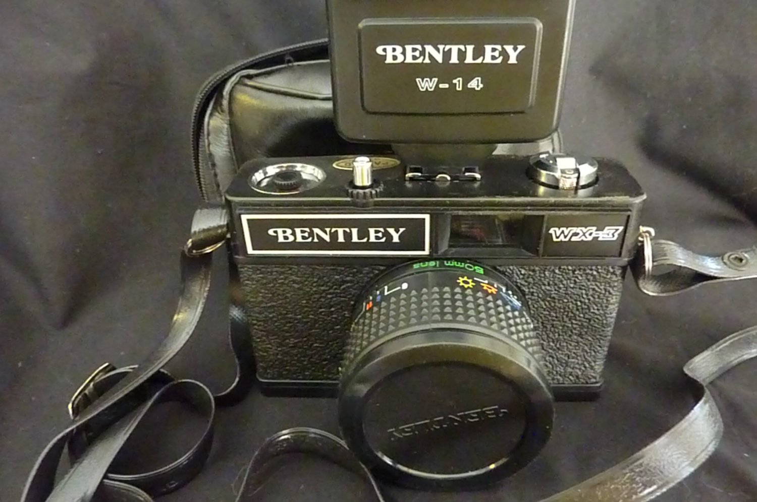 Vintage Bentley WX-3 35mm Camera / W-14 Flash Combo