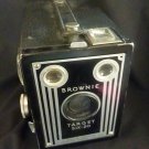 Antique Target BROWNIE Six-20 Camera  (1941  1946) - Canada