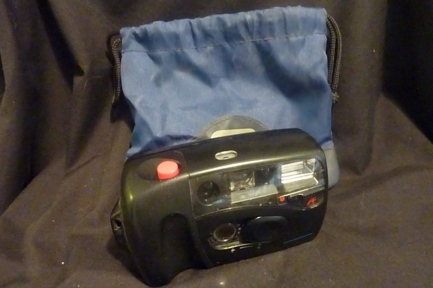 No-Name (Pentax?) Auto Focus Point & Shoot Camera