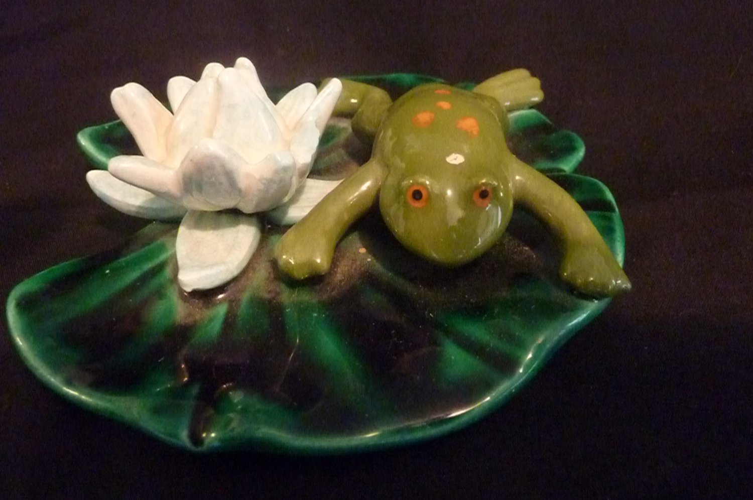 Hand Made for aquarium Ceramic Frog on Lily Pad with Flower