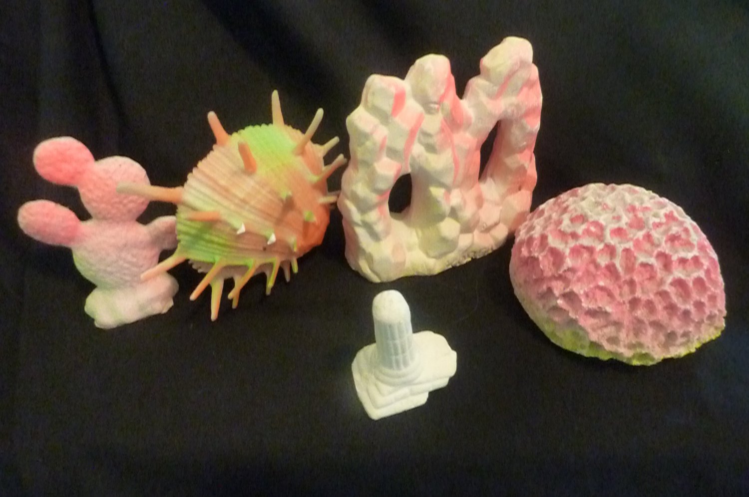 5 Piece (4 fluorescent) aquarium decorations