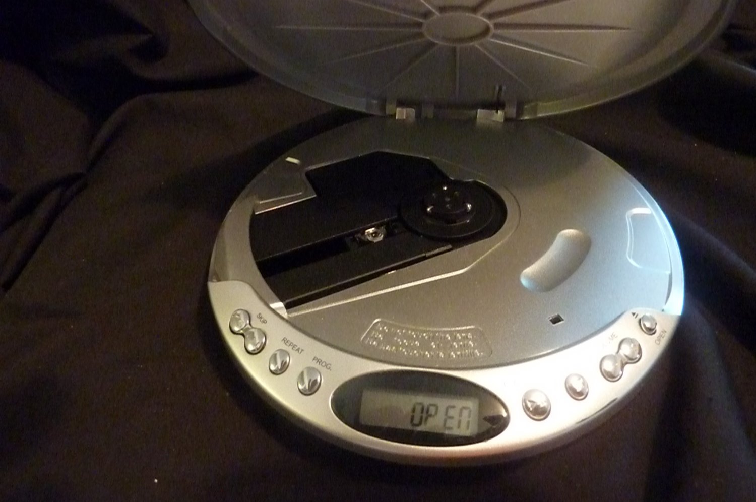 DuraBrand CD-566 Compact Disc Player-Mobile