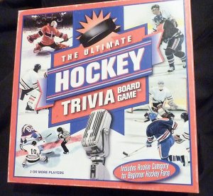 THE ULTIMATE HOCKEY TRIVIA BOARD GAME- 2004