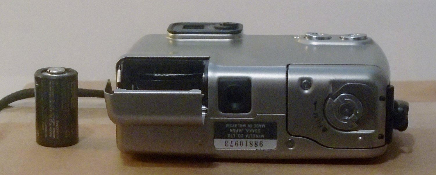 MINOLTA VECTIS 300 APS POINT AND SHOOT FILM CAMERA