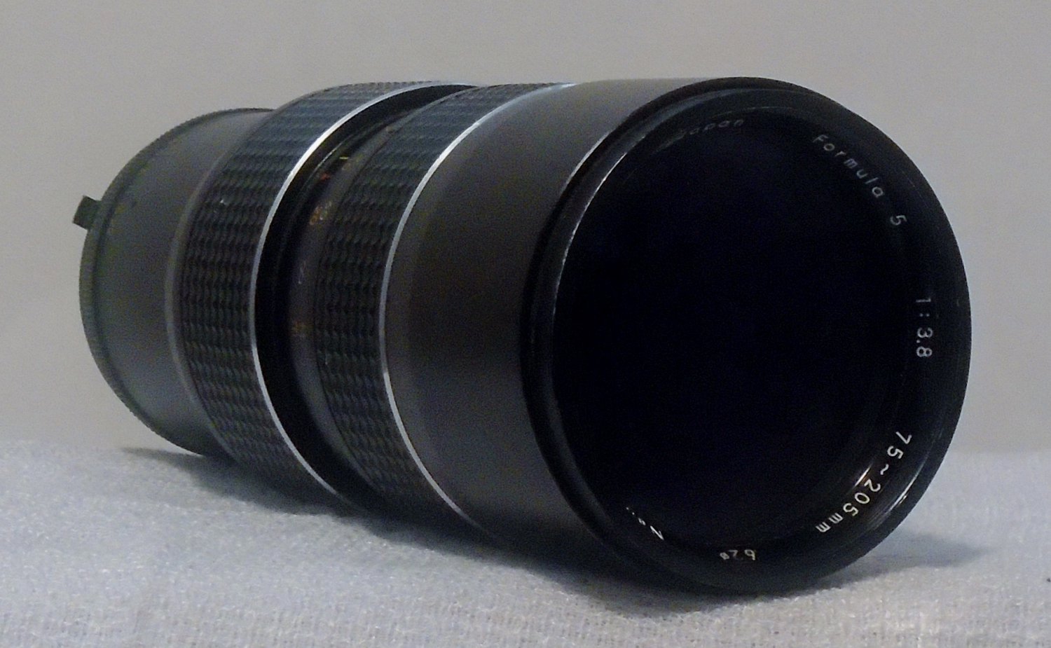 Minolta f = 75-205 mm Formula 5 1:38 Zoom Lens