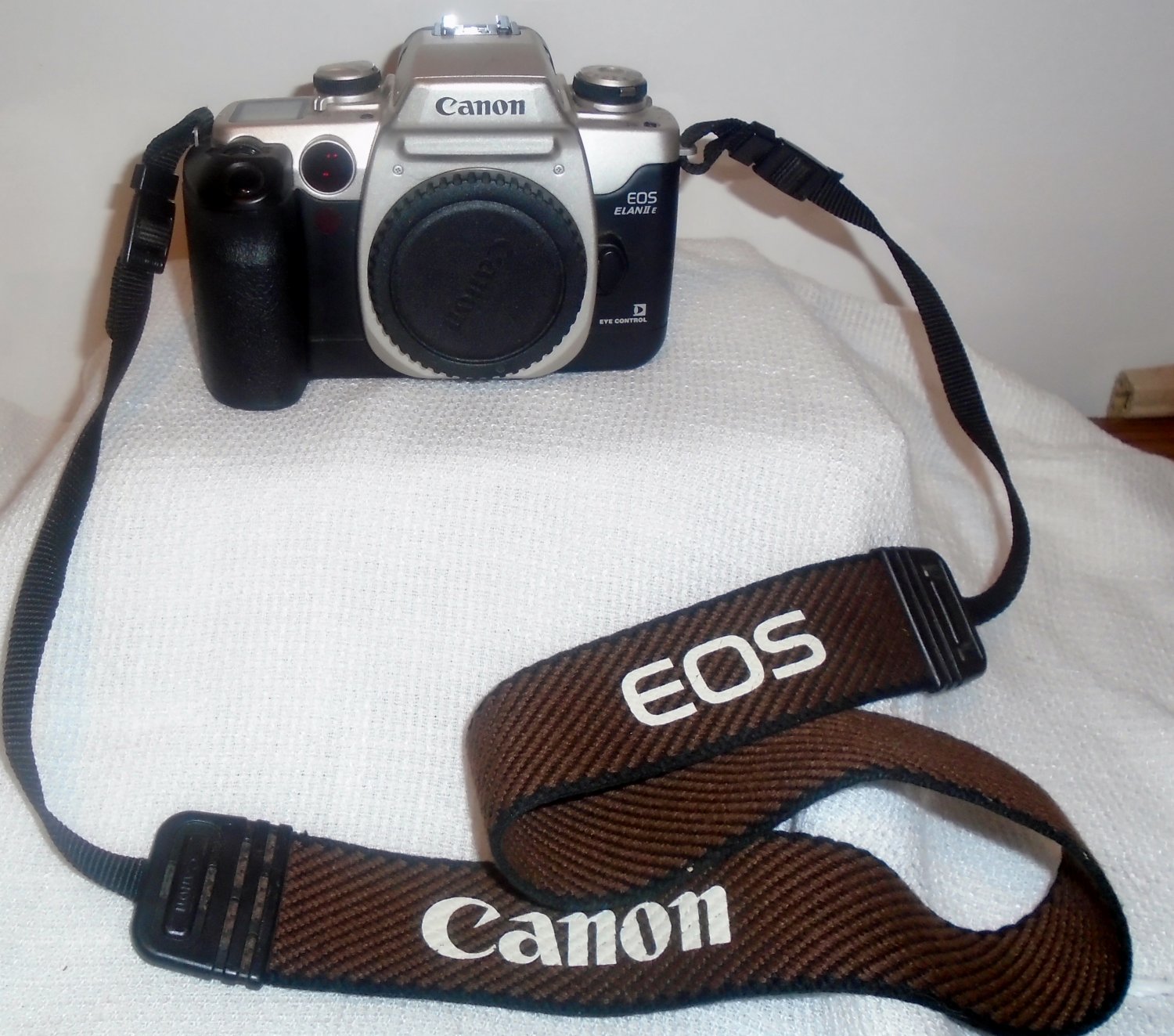 Canon EOS Elan II E Camera Body/Lens/Tripod w//Aluminum Eurolite Field Case +++