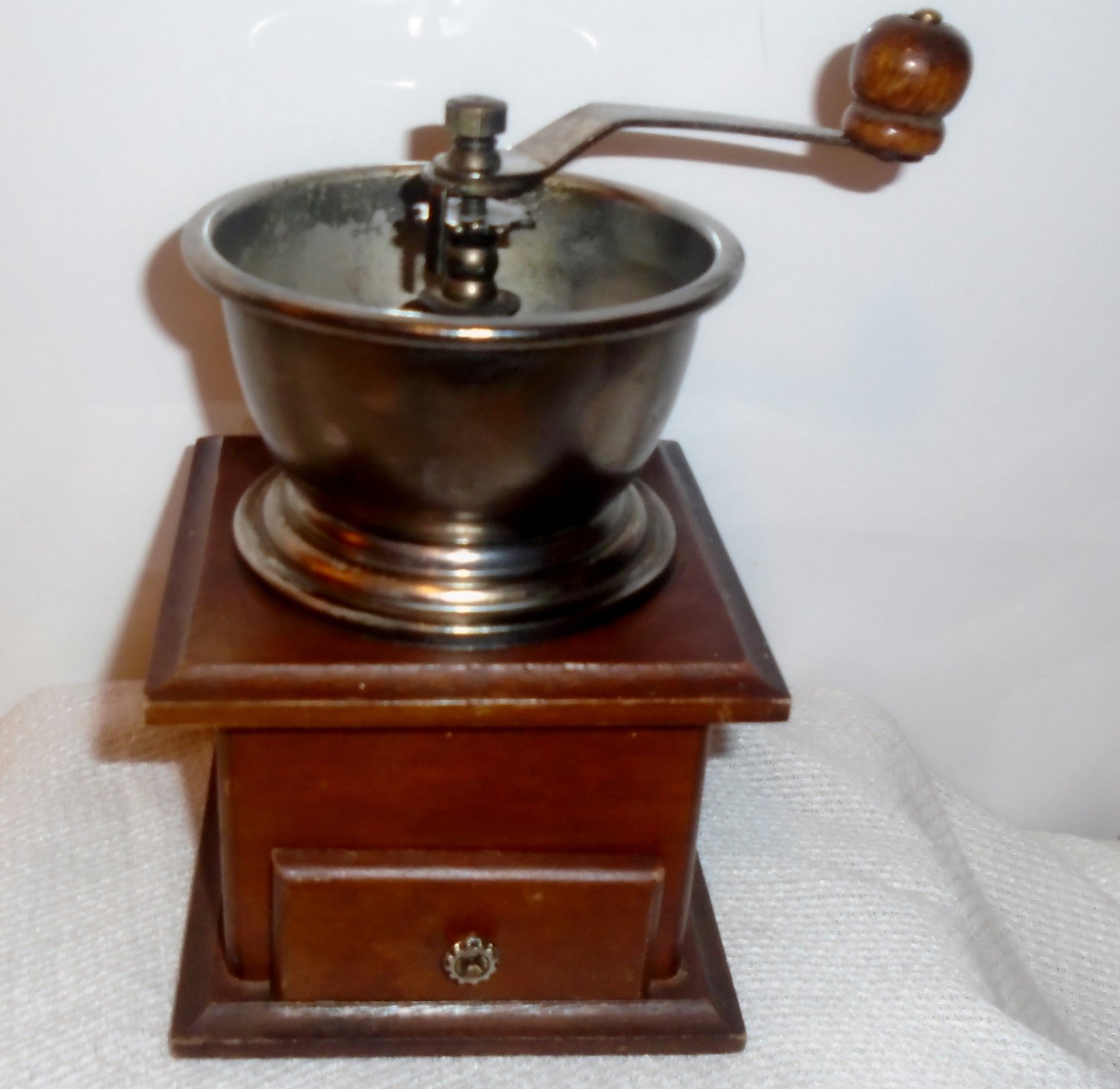 WOODEN COFFEE GRINDER W/HAND CRANK (Giftcraft)