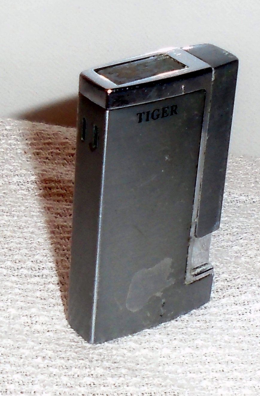 Vintage Tiger YYG Butane Refillable Lighter 2 2/8" x 1 1/2"