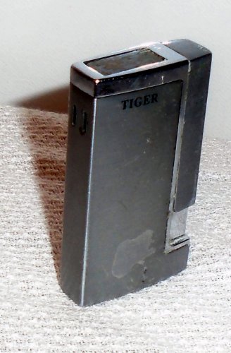 Vintage Tiger YYG Butane Refillable Lighter 2 2/8" x 1 1/2"