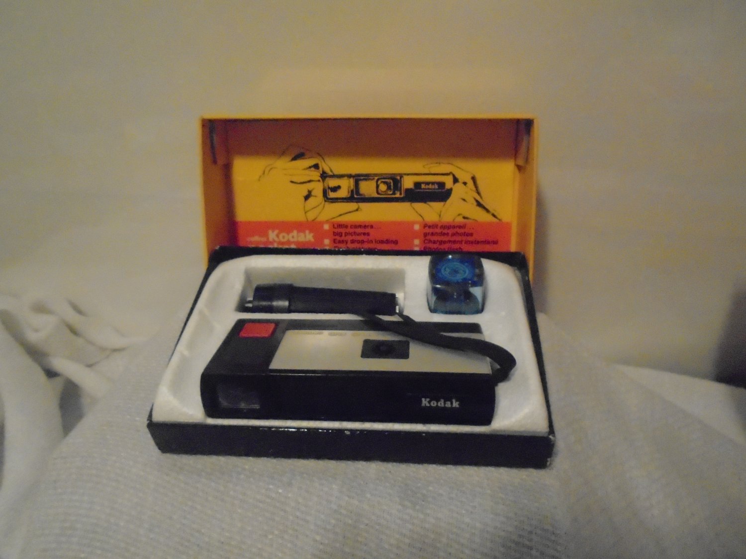 KODAK A. G. POCKET INSTAMATIC 100 + built-in flashgun for AG-1 + CASE + f/cube