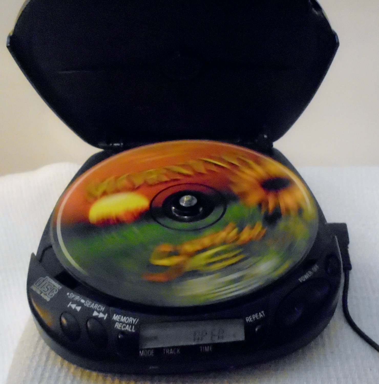 Panasonic SLS140 "Walkman type"Portable CD PLAYER