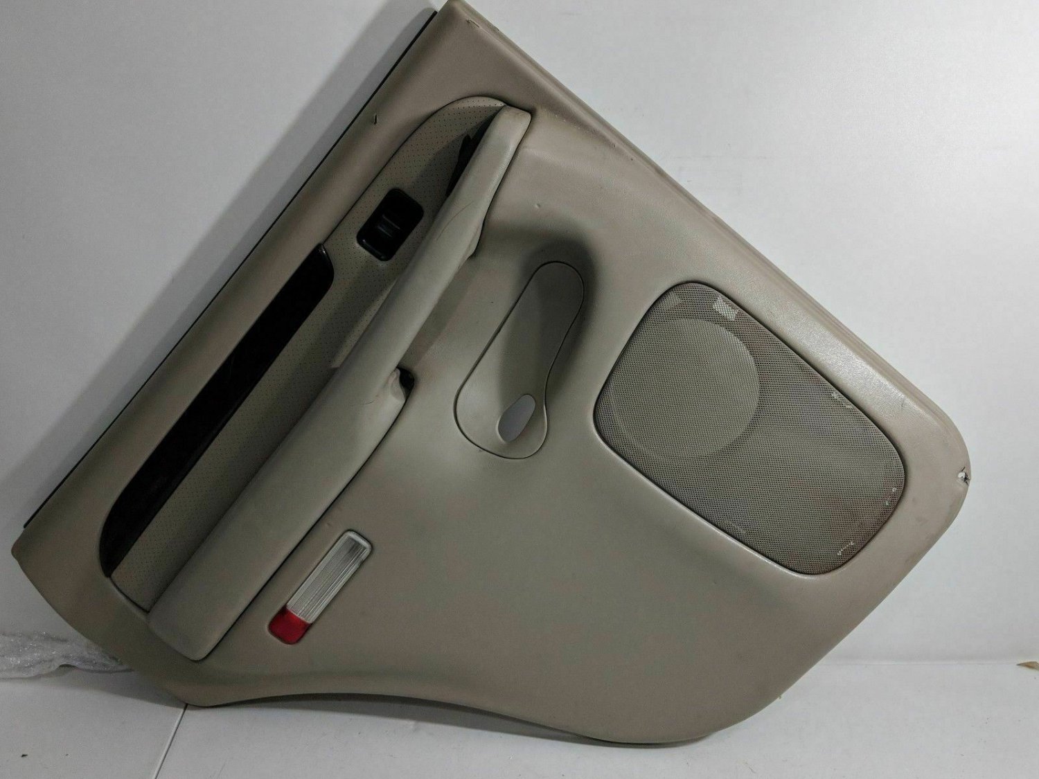 03 06 Cadillac Escalade LH DRIVER Rear Door Panel Trim Shale Driver Side