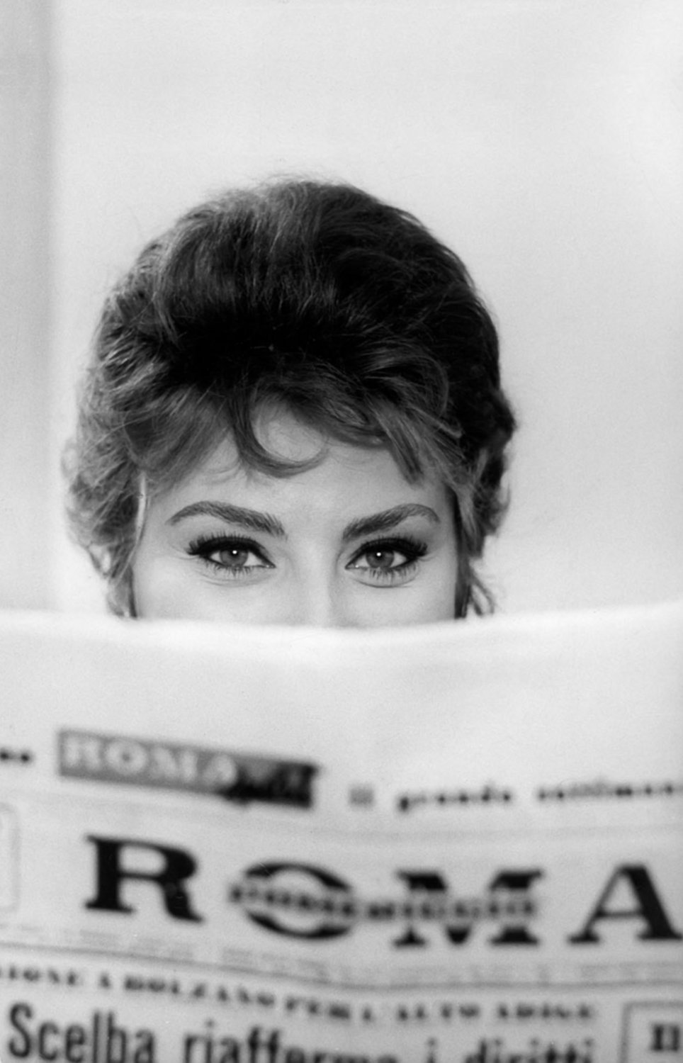 Sophia Loren 24x35 inches Canvas Print