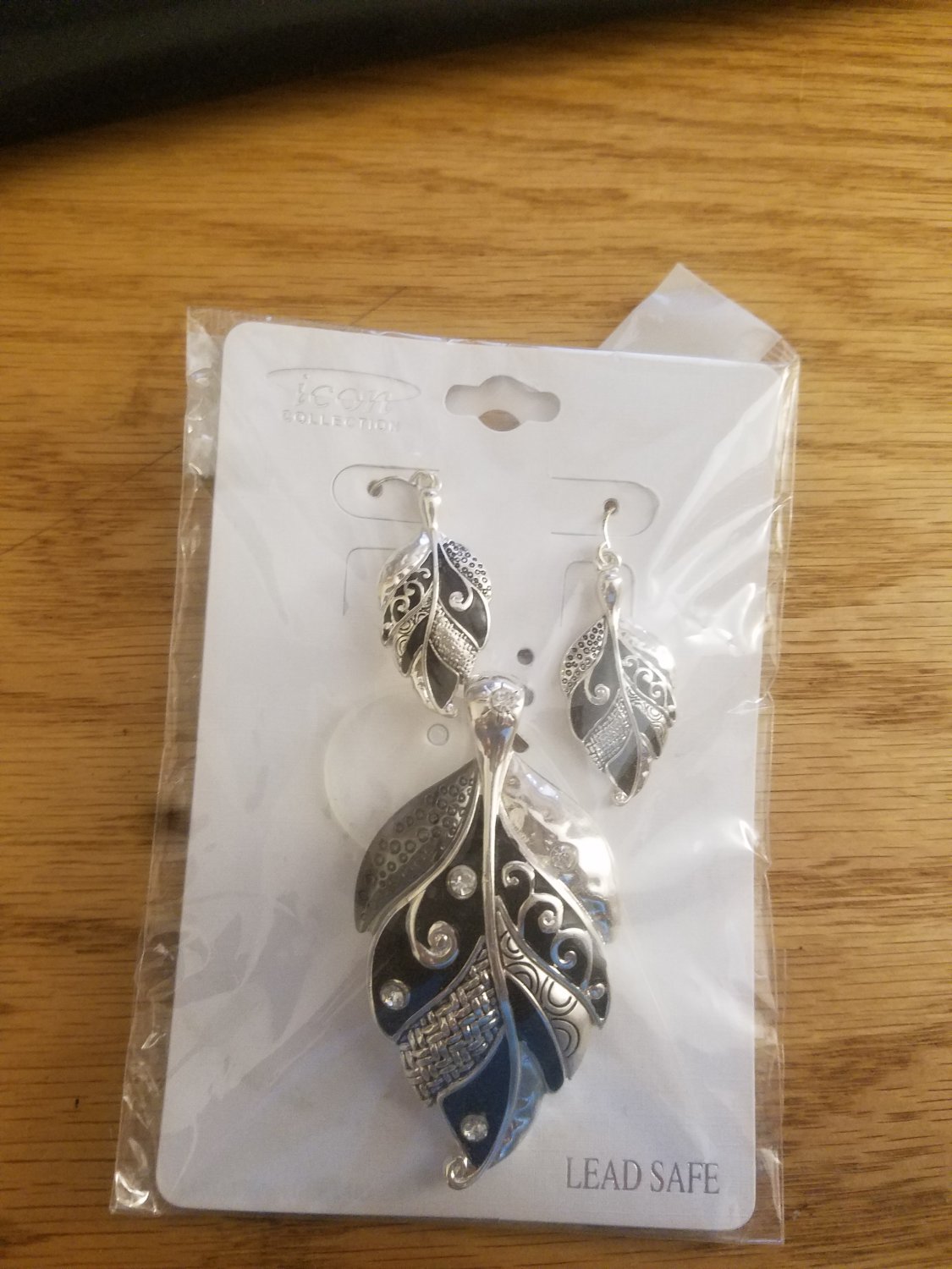 Leaf Pendant Set