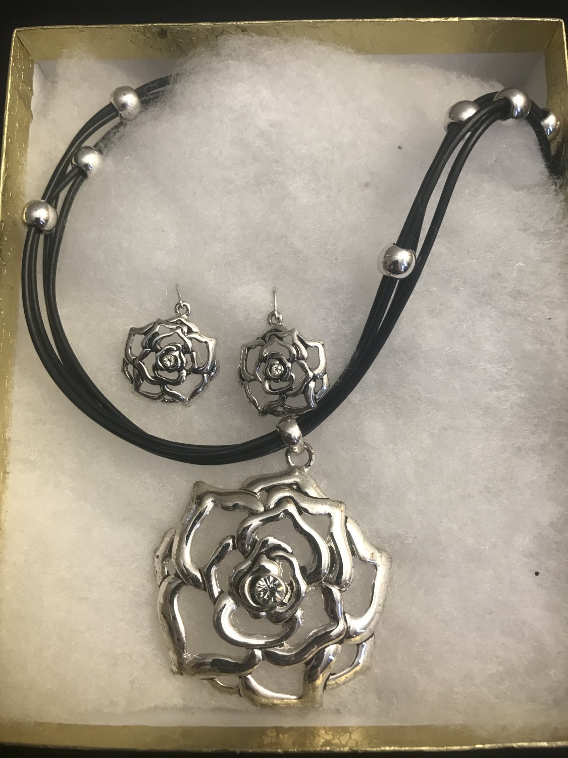 Silver Rose Necklace Set
