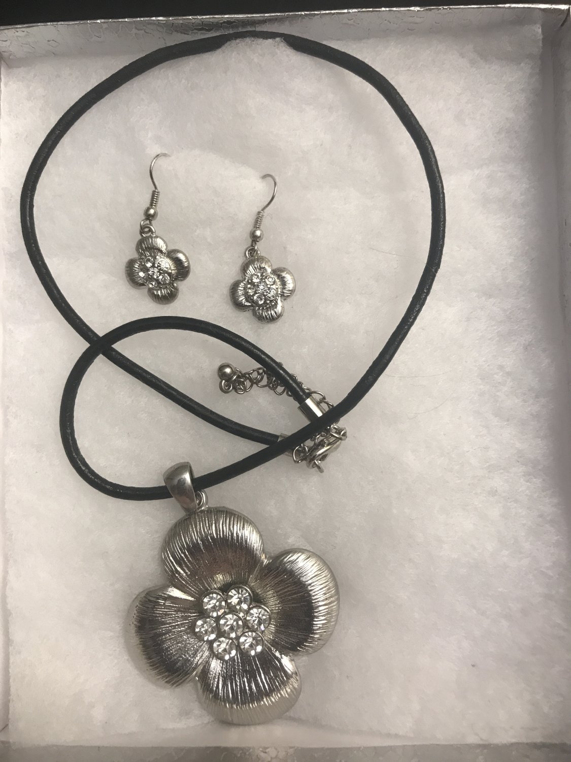 Silver Flower Necklace Set