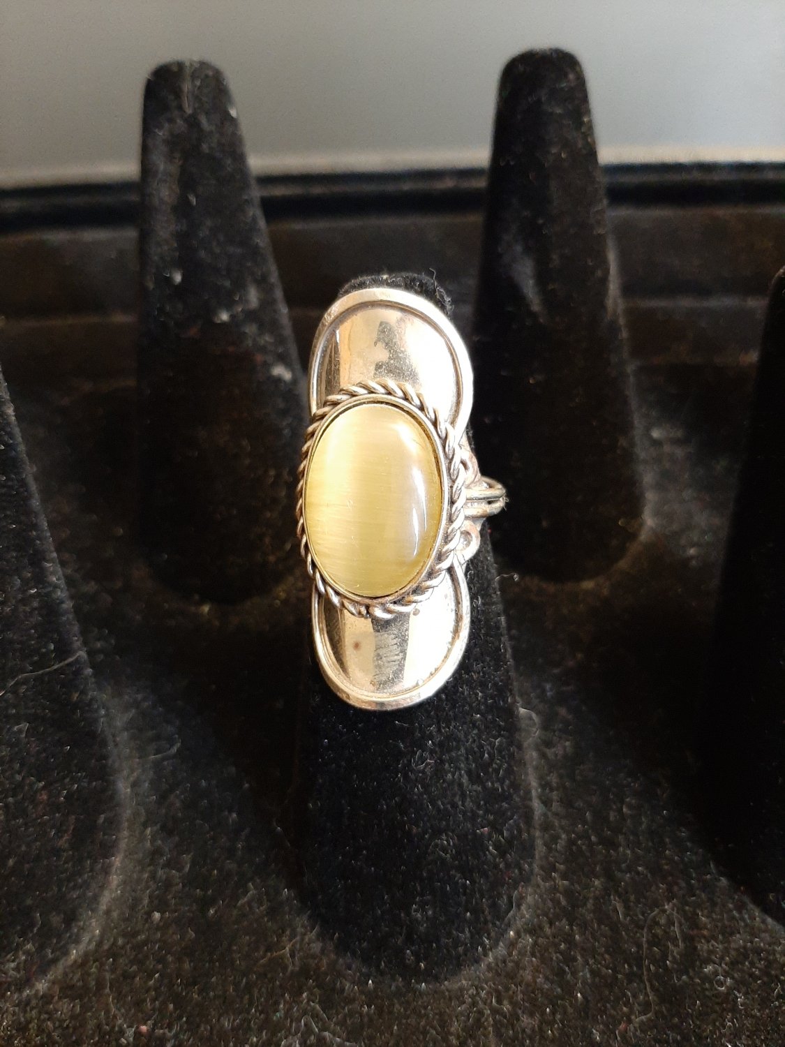 Adjustable White Ring