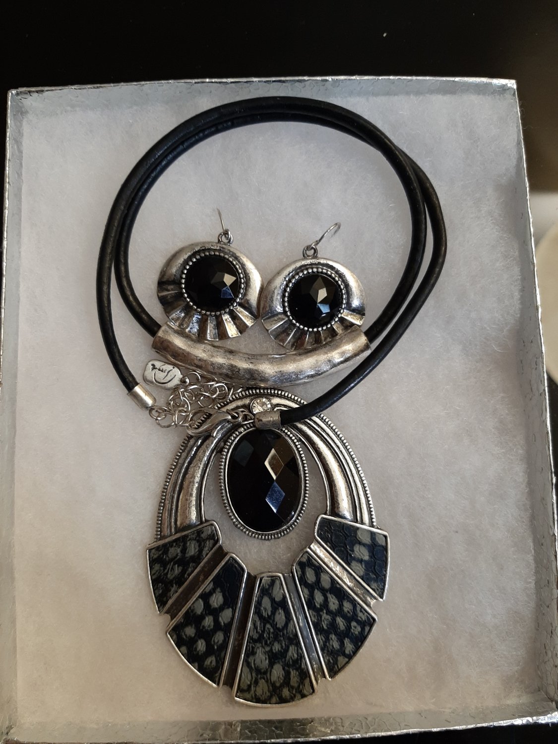 Black and Silver Necklace Set
