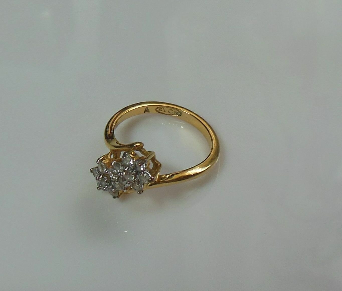 Avon gold tone ring Size 6