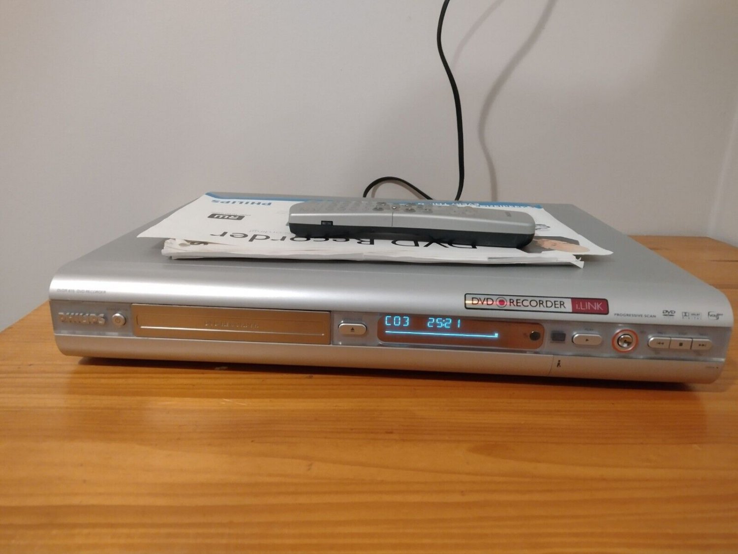 &acirc;&shy;�&iuml;&cedil;�Phillips DVD Recorder Player With Remote & Manual Box - Tested DVDR615/17&acirc;&shy;�&iuml;&cedil;�
