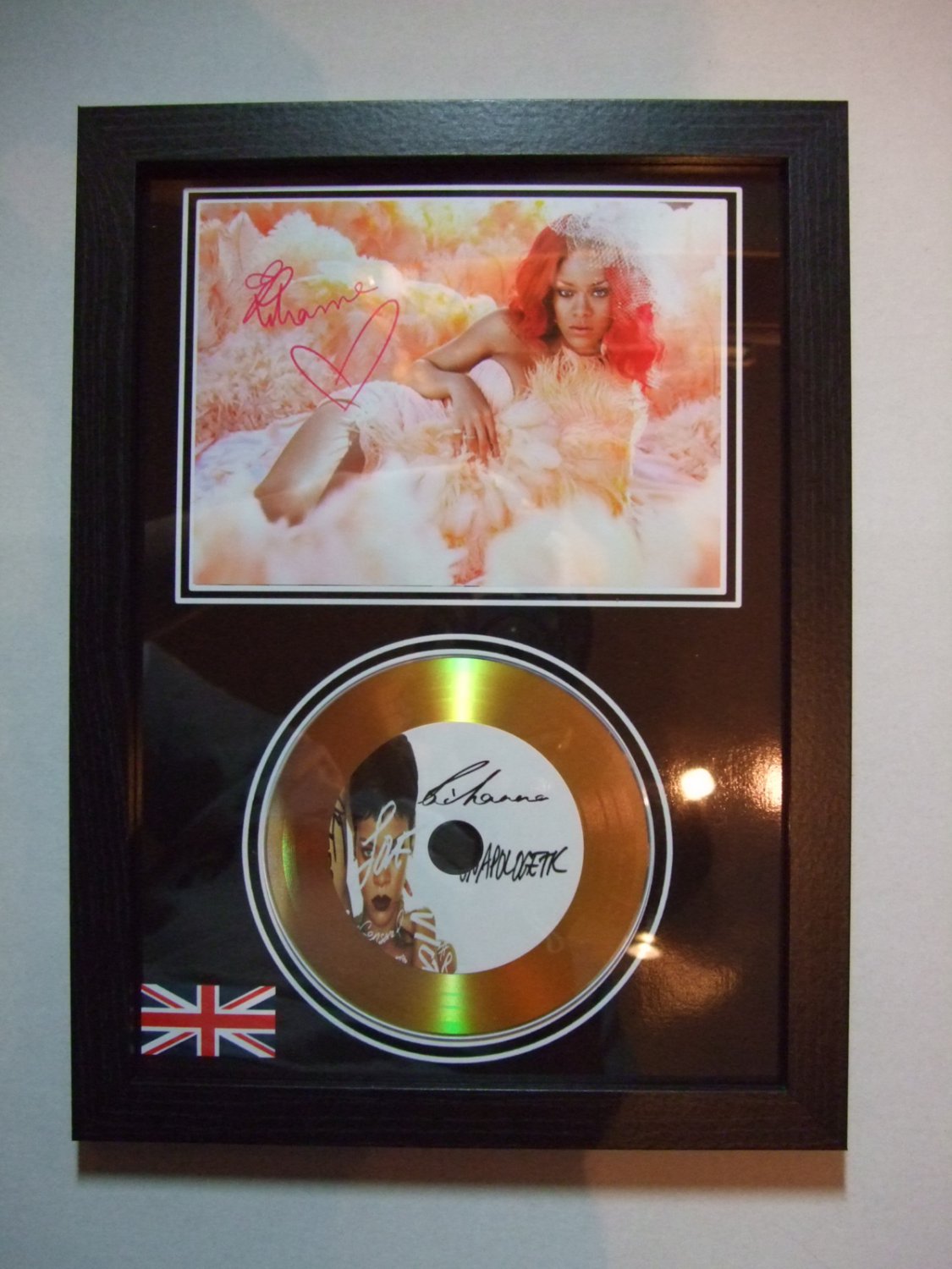 rihanna   signed disc