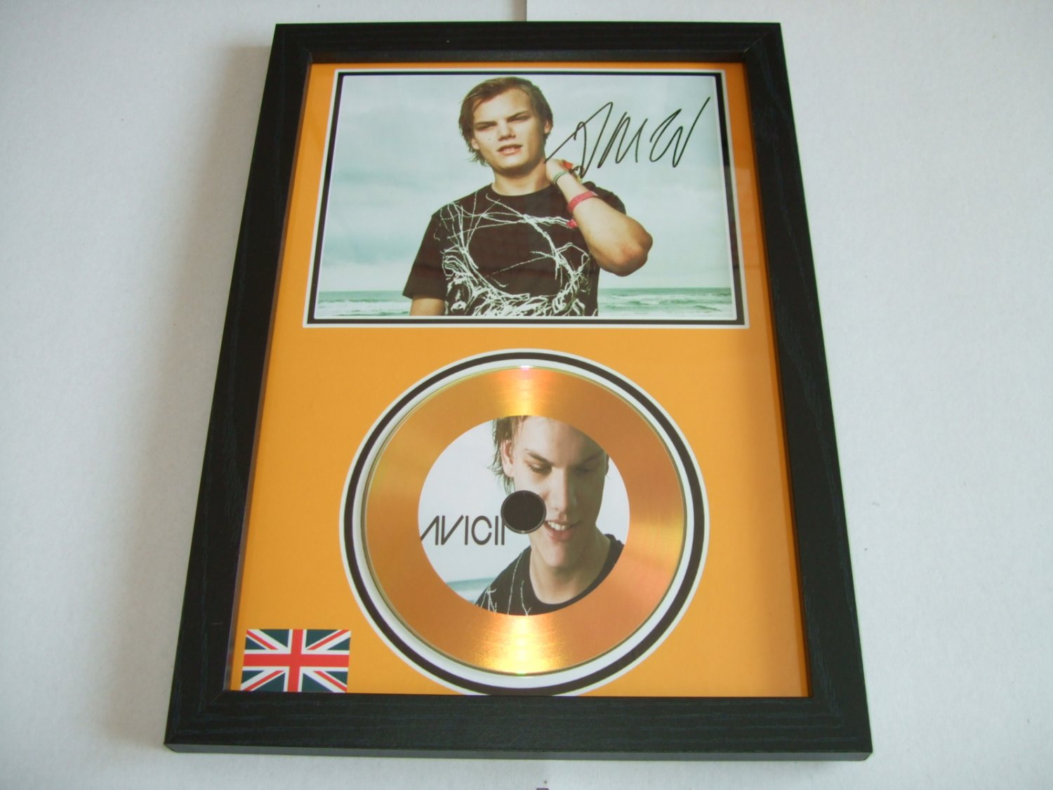 avicii  signed disc