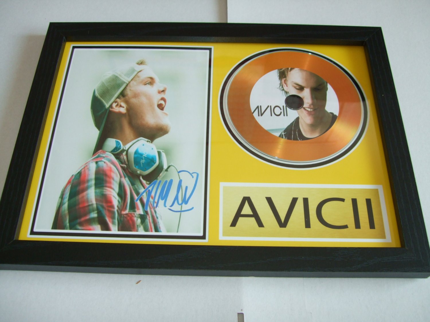 avicii  signed disc