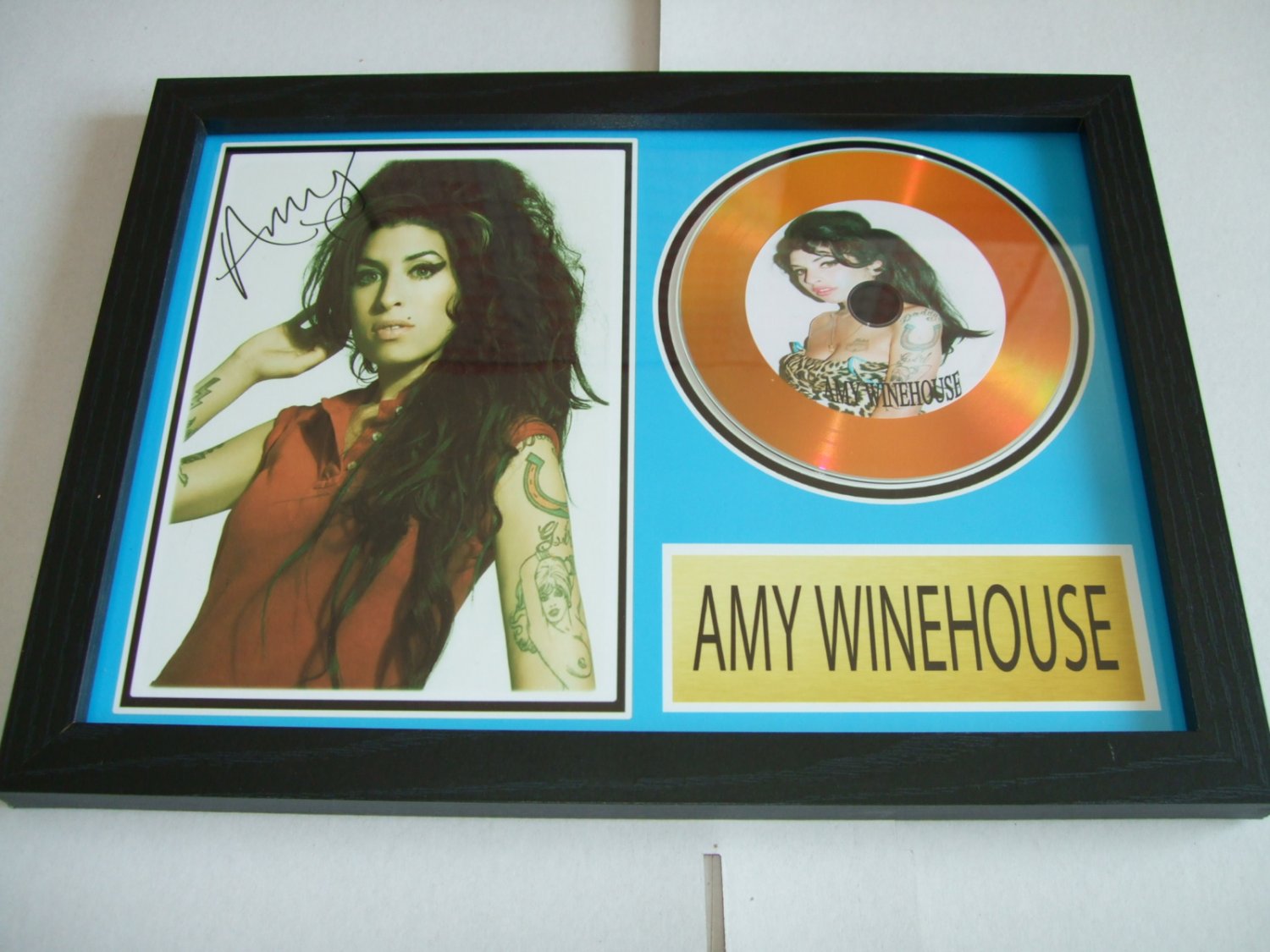 AMY WINEHOUSE   signed disc