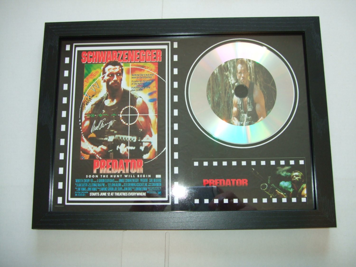 predator  signed disc