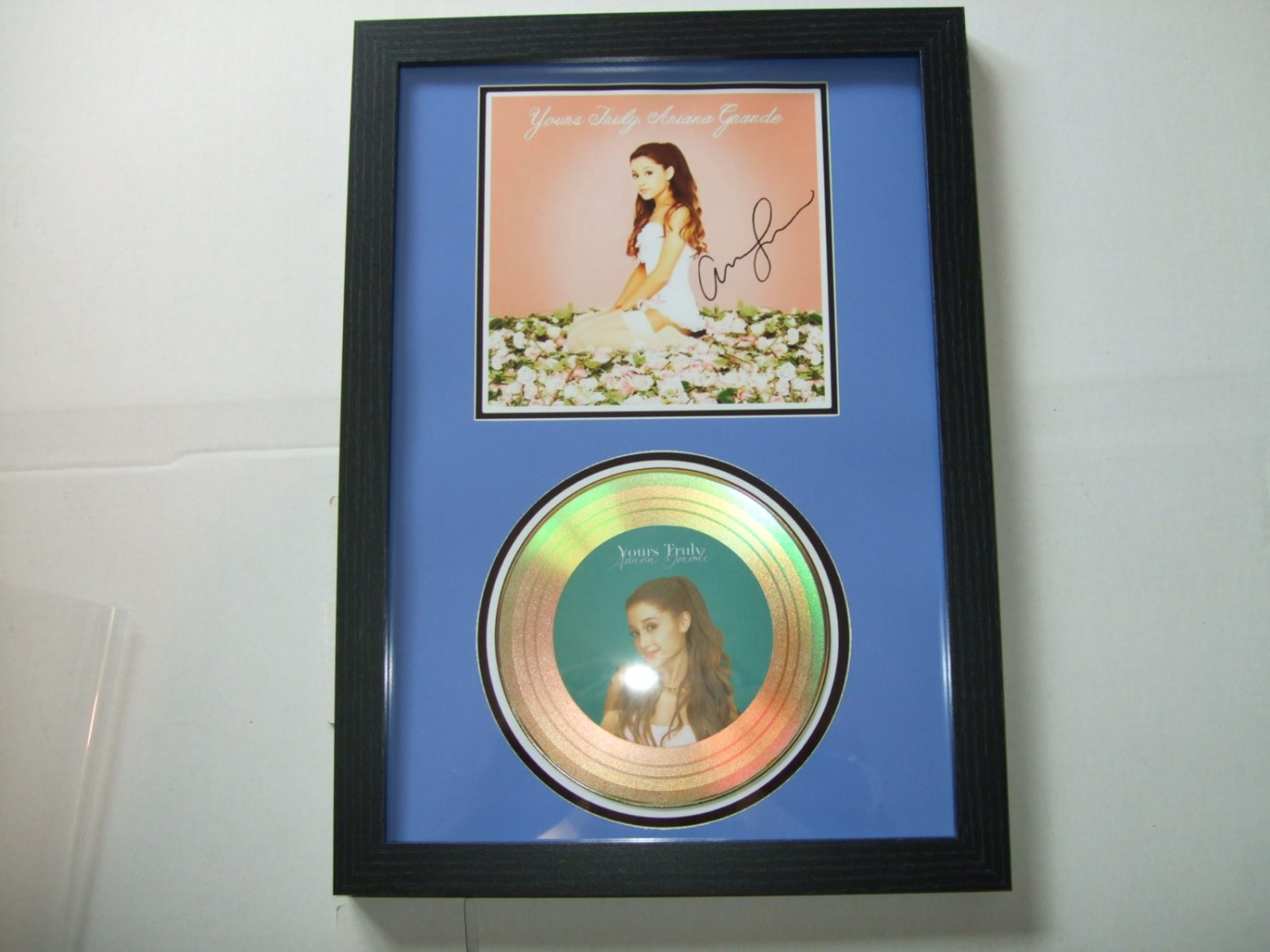 ariana grande   signed disc