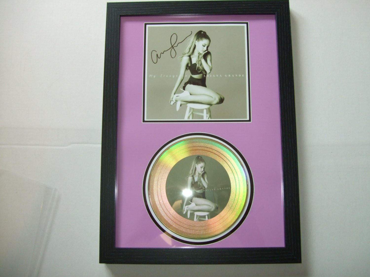 ariana grande   signed disc