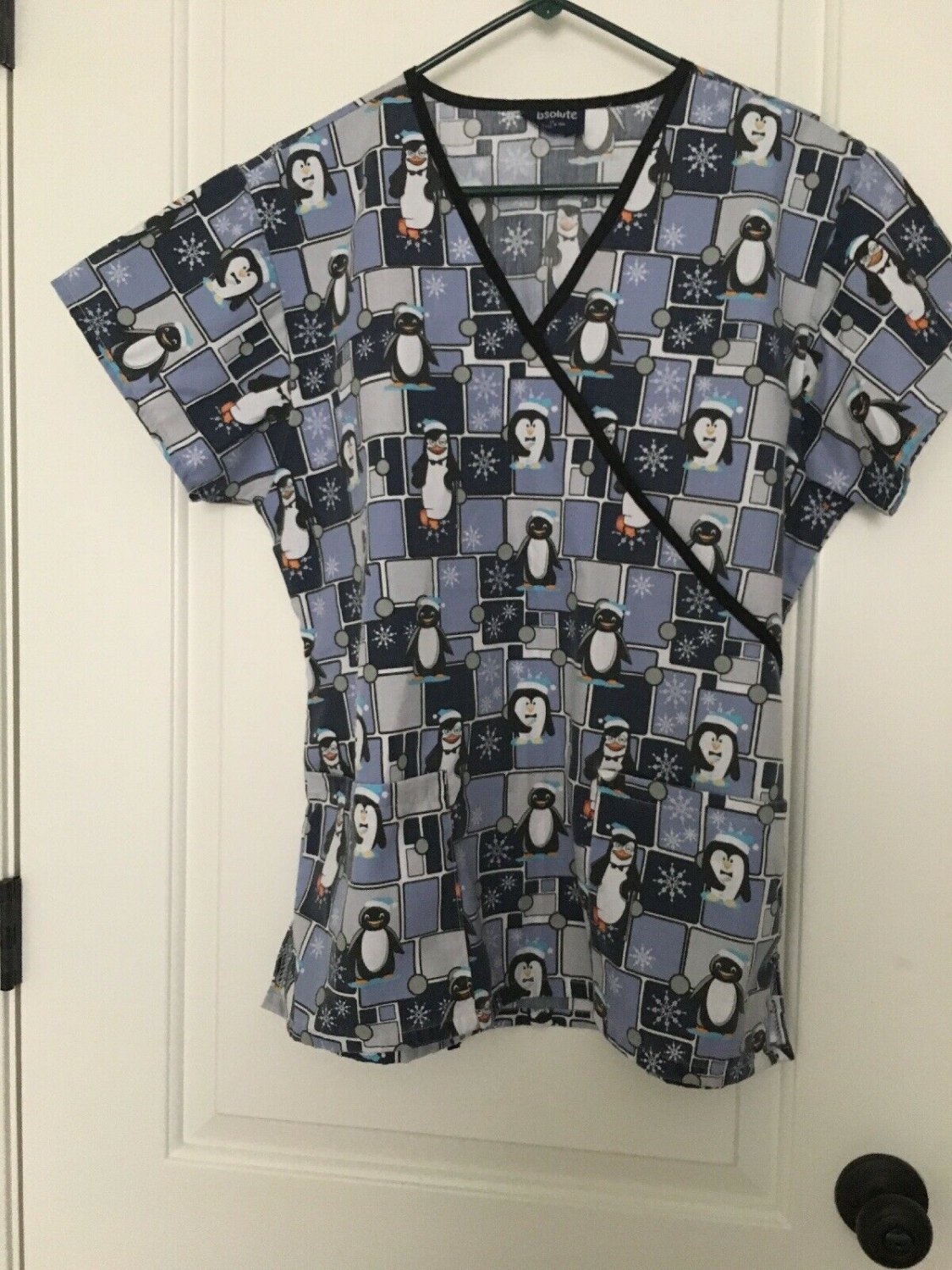 Absolute Women's Scrub Uniform Top Sz M MultiColor