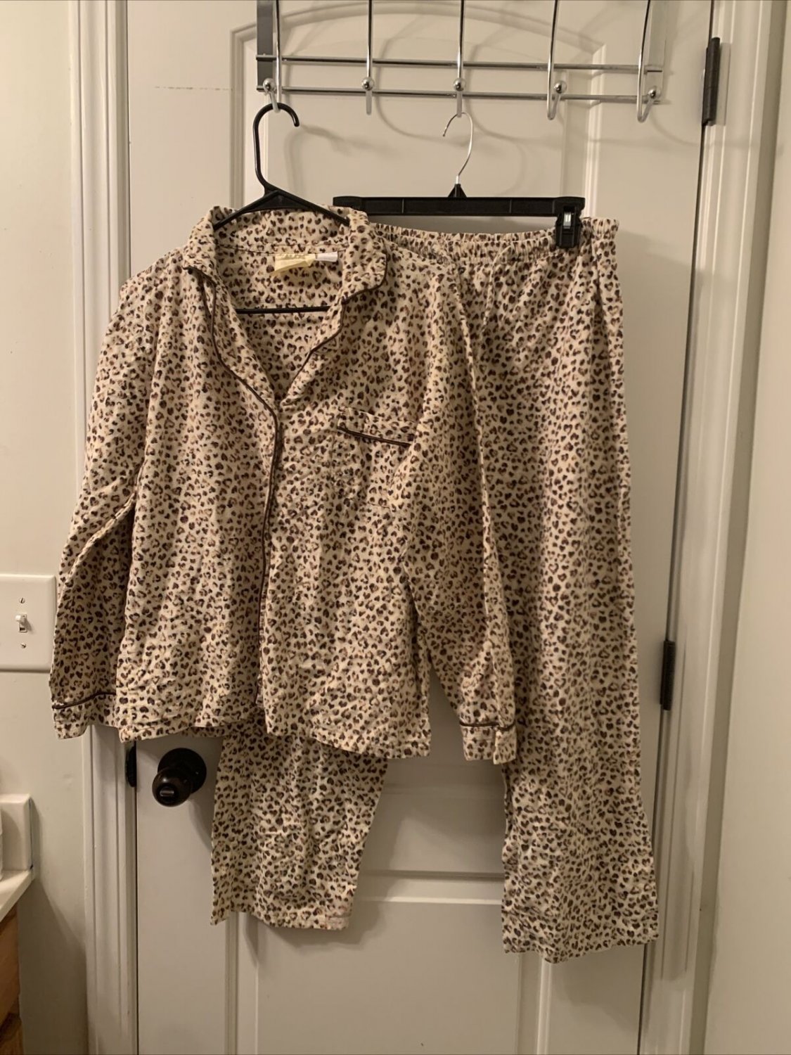 Meg and Lilly Women's Leopard Print Pajama Set Size Large