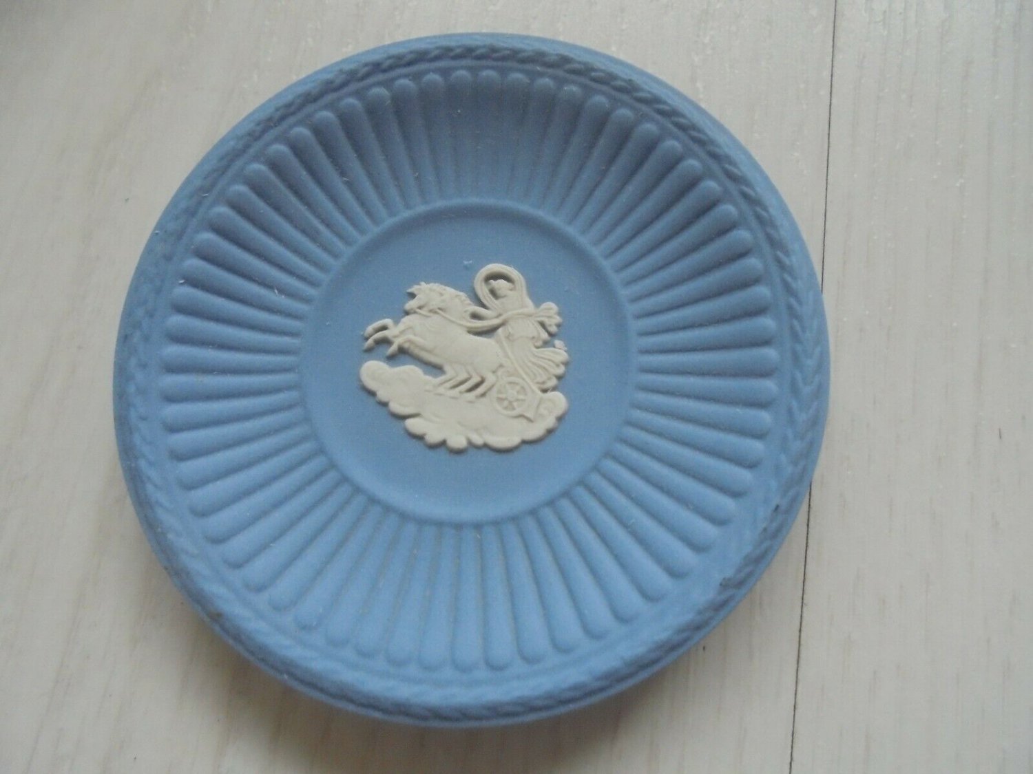 WEDGWOOD PLATE in CERAMIC Blue cobalt color with horses Original