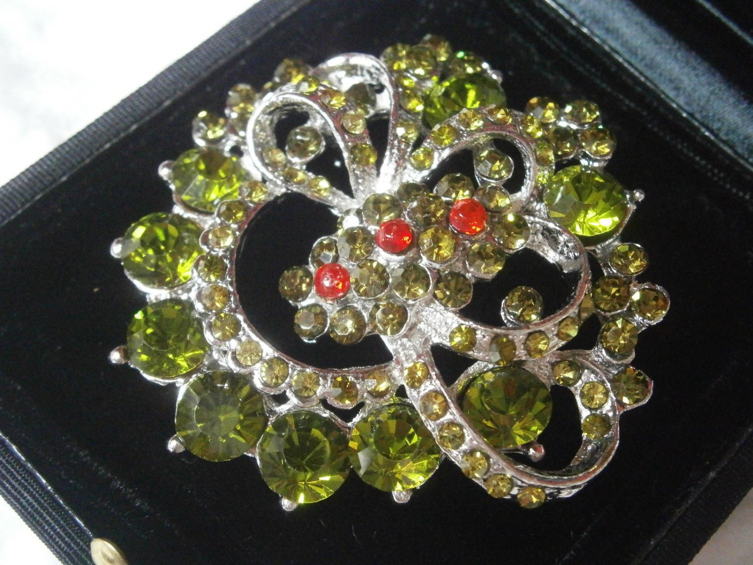 BIG FLOWER BROOCH with Swarovski crystals green and red Original Liberty style in gift box