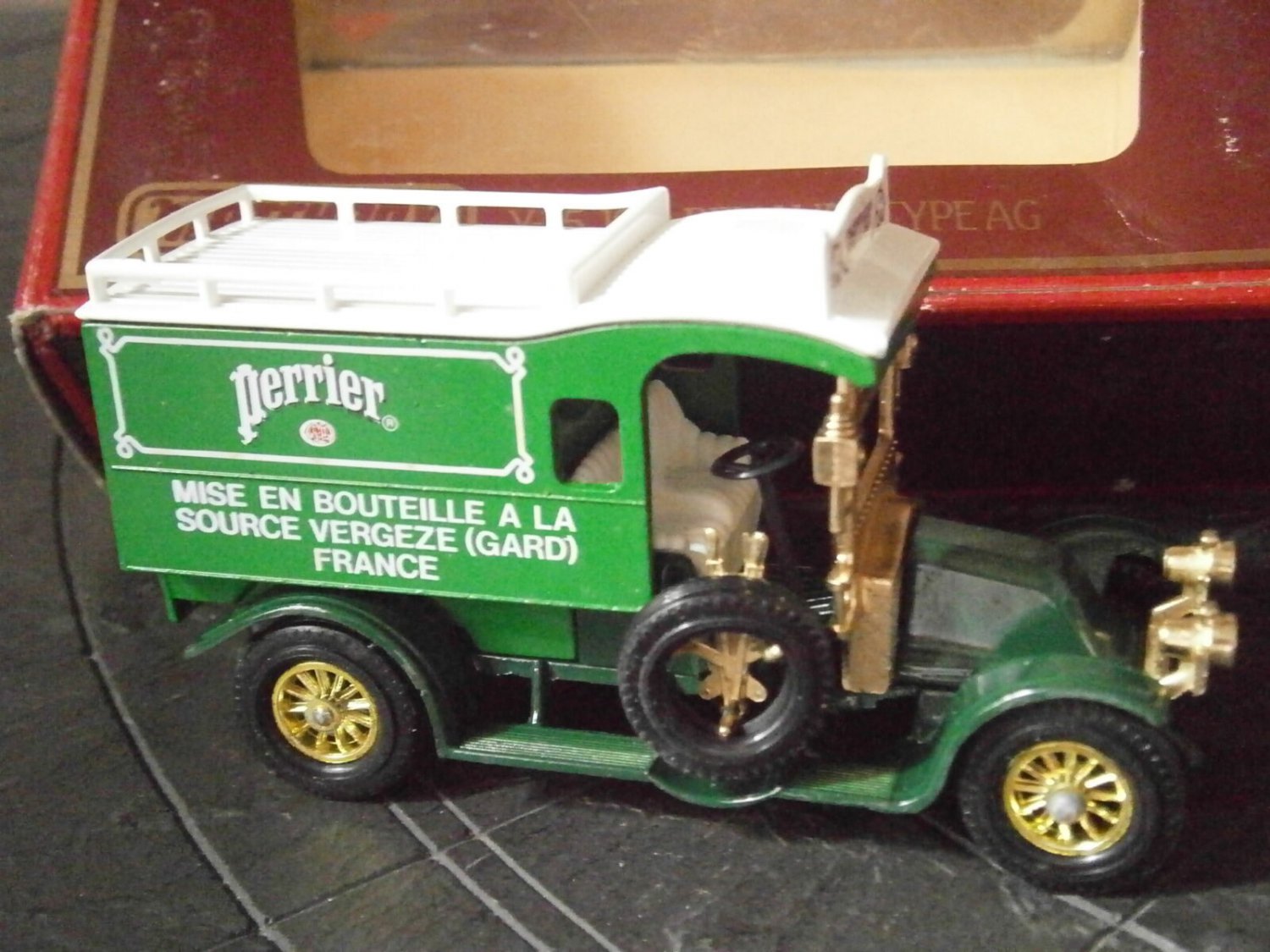 MATCHBOX Models YESTERYEAR Renault 1910 Type AG Y-25 Edition 1984 Perrier truck Original