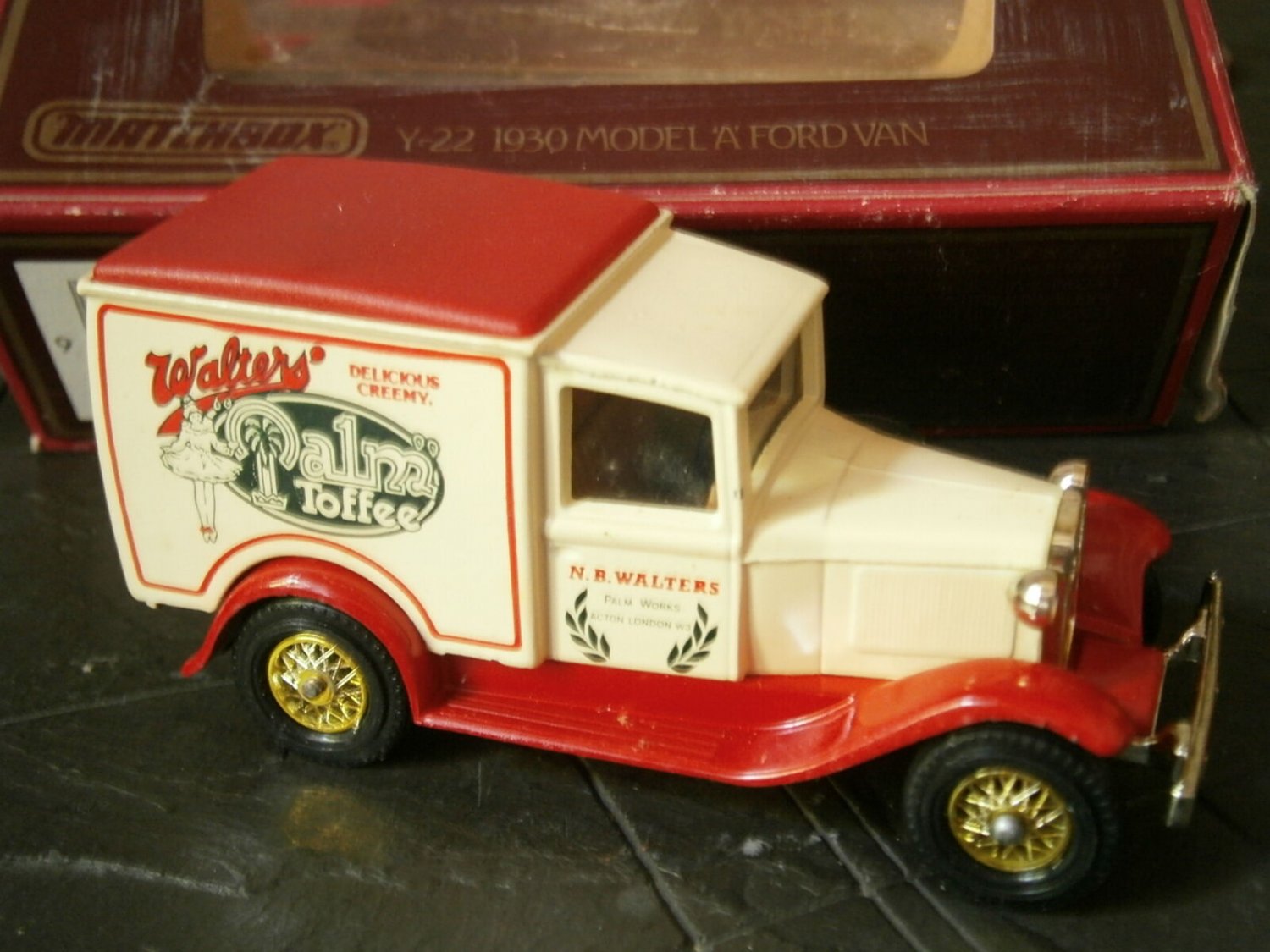 MATCHBOX Models YESTERYEAR truck FORD van 1930 Y-22 A Edition 1984