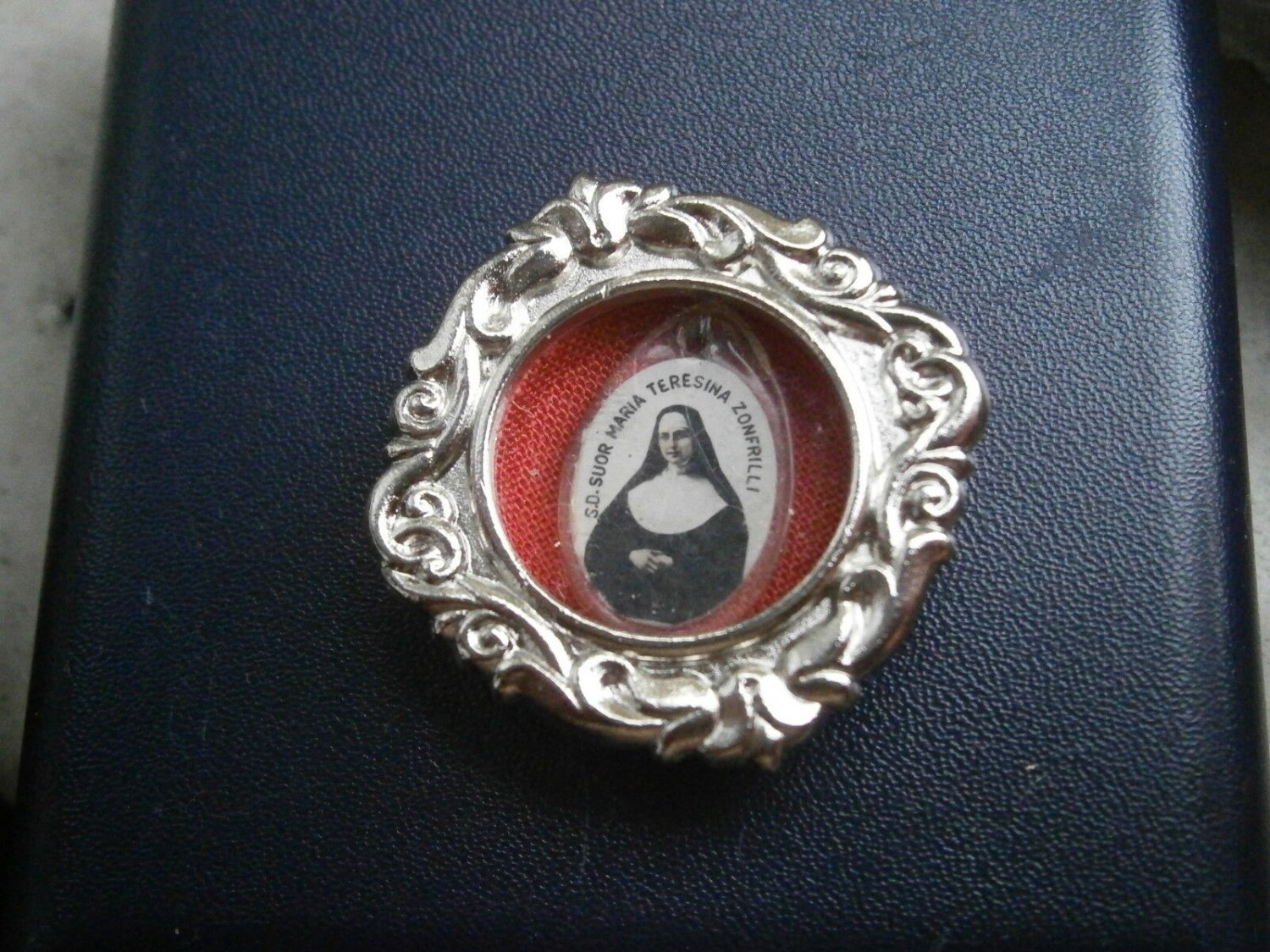 RELIQUARY of Sister MARIA Teresa ZONFRILLI ex indumentis Original from 1960s