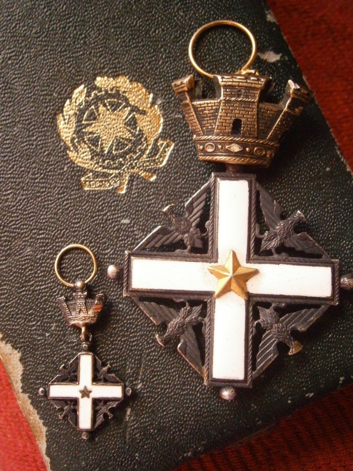 CROSS MEDAL to the merit from Italian Republic Repubblica Italiana Original silver and laque +box