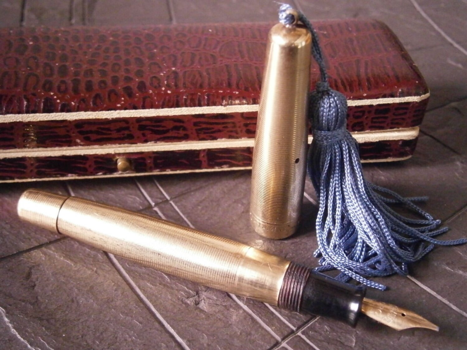 Fountain pen DOUBLE OR LAMINE 750 in gold 18 Karats Warrantel Original 1930s