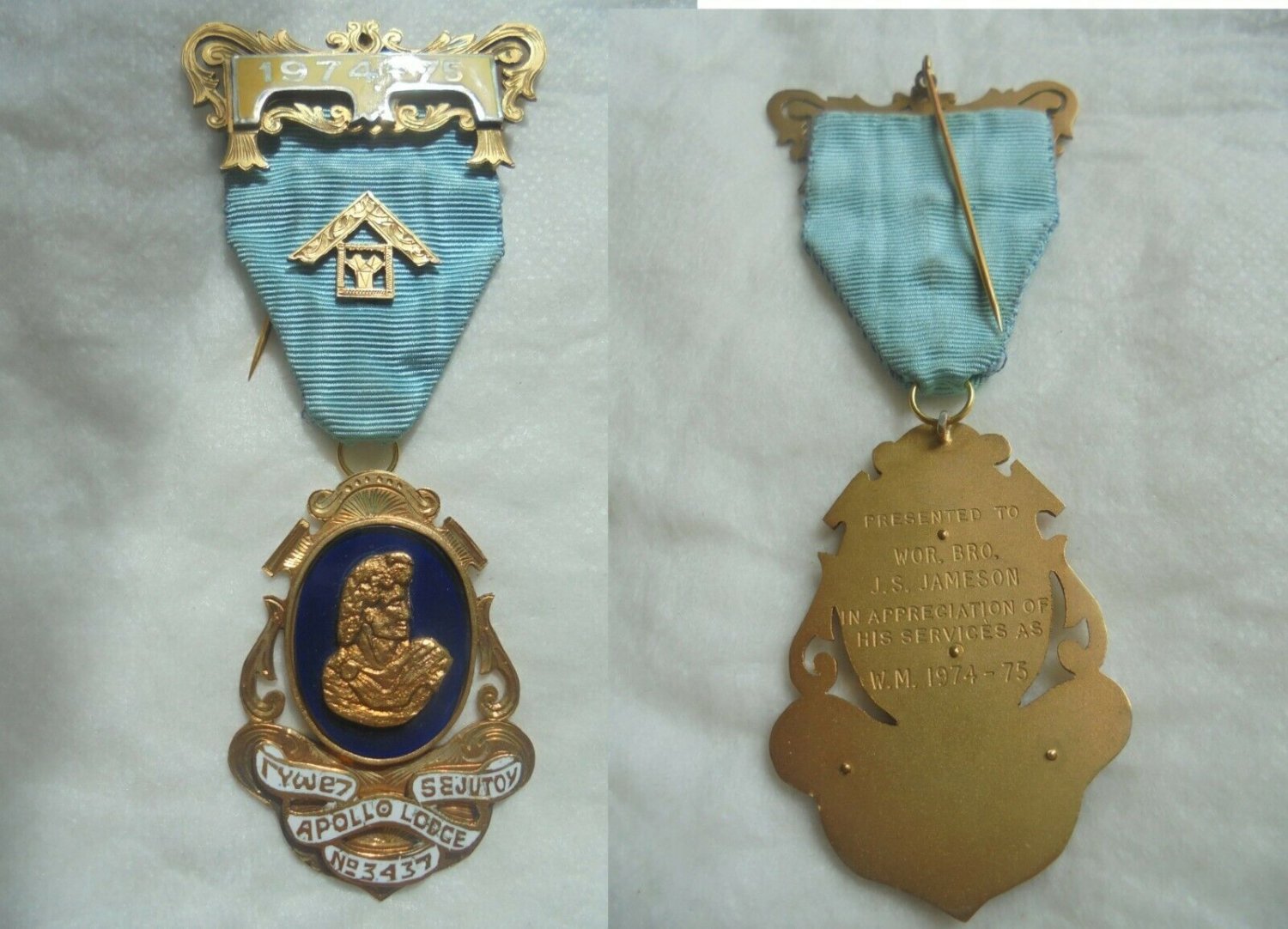 MASONIC BADGE pin APOLLO Lodge of Oxford England Freemasonry Original 1975